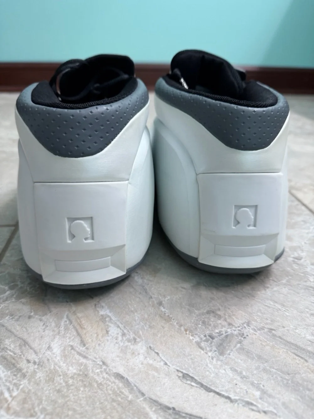 2001 adidas Kobe Two White Men's Sneakers